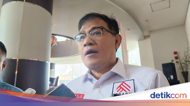 Budiman Sudjatmiko Responds to Anies Baswedan’s Personal Attacks on Prabowo Subianto in 2024 Presidential Debate