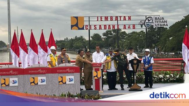 Jokowi Resmikan 3 Jembatan Pengganti Callender Hamilton di Banten