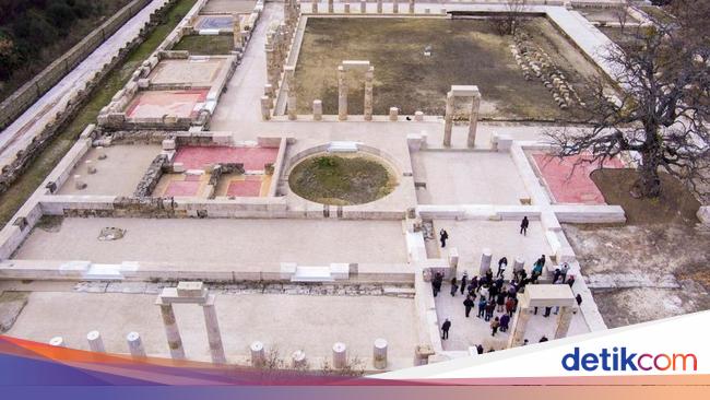 Ancient Aigai Palace in Greece Opened to Tourists After 2,400 Years