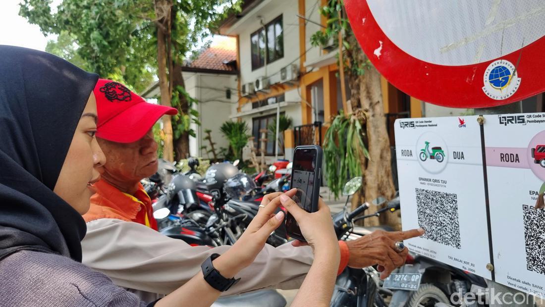 Catat Yo Rek, Bayar Parkir Di Kota Surabaya Kini Pake Qris