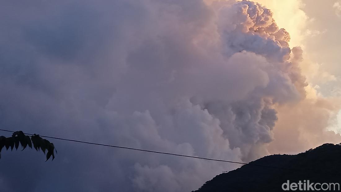 Gunung Lewotobi Laki-laki Kembali Erupsi, Pengungsi Terus Bertambah