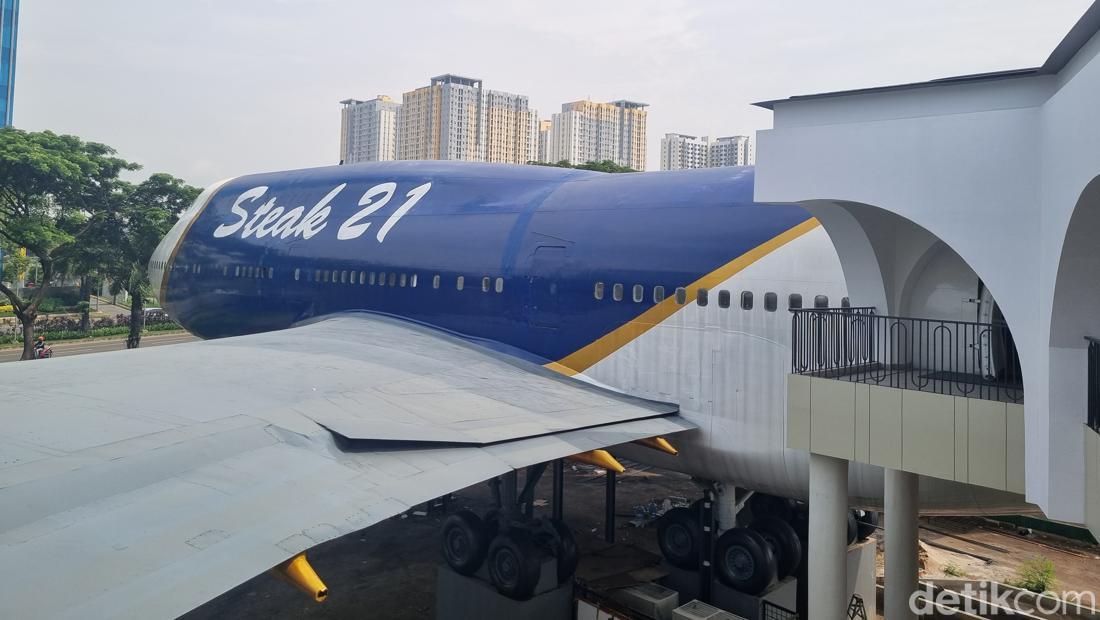 Potret Boeing 747-400 Disulap Jadi Tempat Makan Steak Di Bekasi