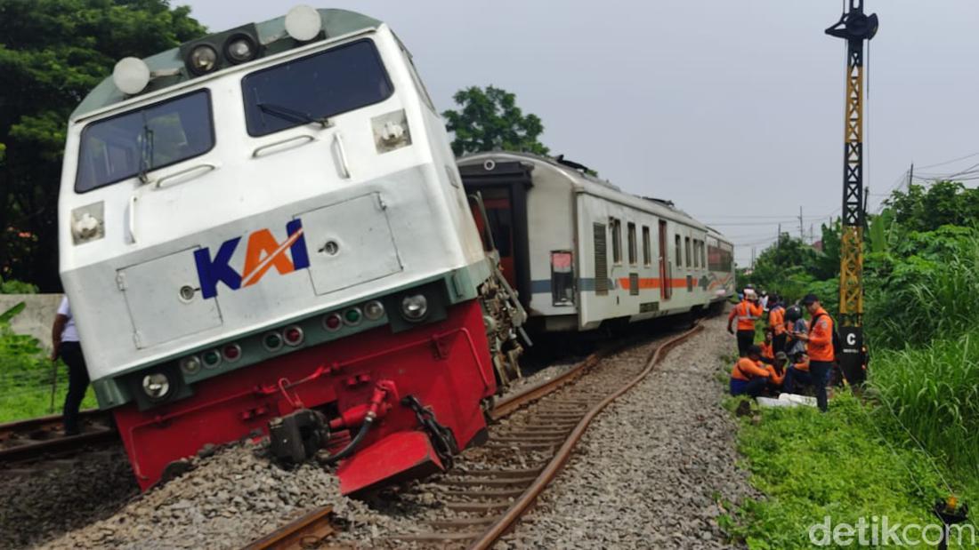 Penampakan KA Pandalungan Yang Anjlok Di Sidoarjo