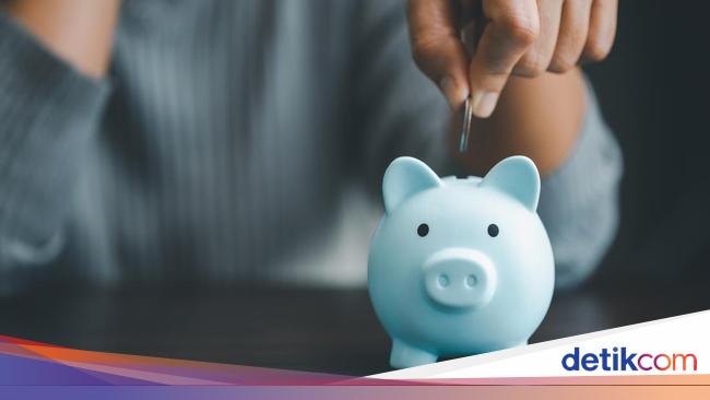 Duh! In This Economy, Warga RI Mulai Kurangi Menabung