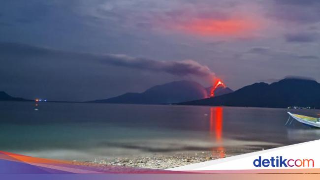 Gunung Lewotobi Laki-laki Muntahkan Lava Sejauh 3,5 Kilometer