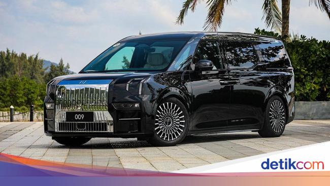 Perang Harga Mobil Listrik China, Zeekr Mau Ikutan?