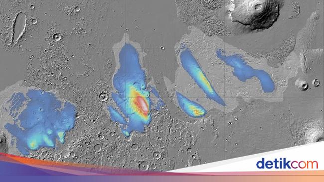 ESA Discovers Giant Ice Reserves on Mars, Raises Possibility of Life