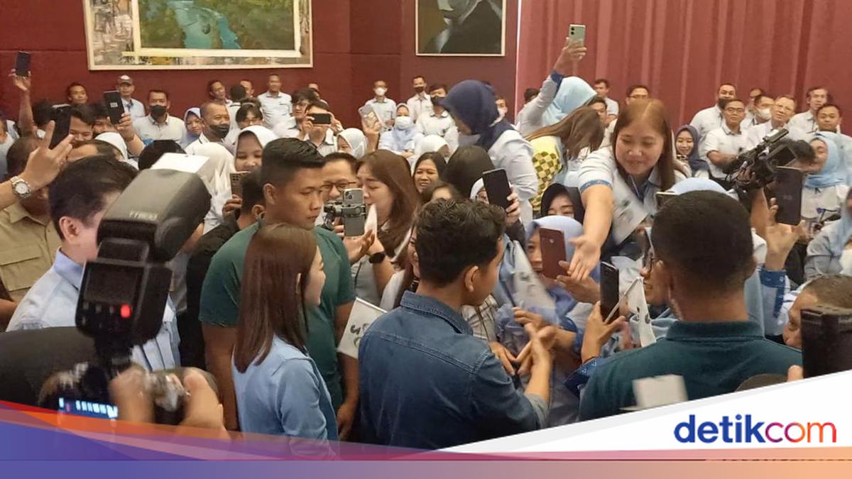 Gibran Diteriaki 'Mas Samsul' Saat Kunjungi PT Sritex, Begini Responsnya