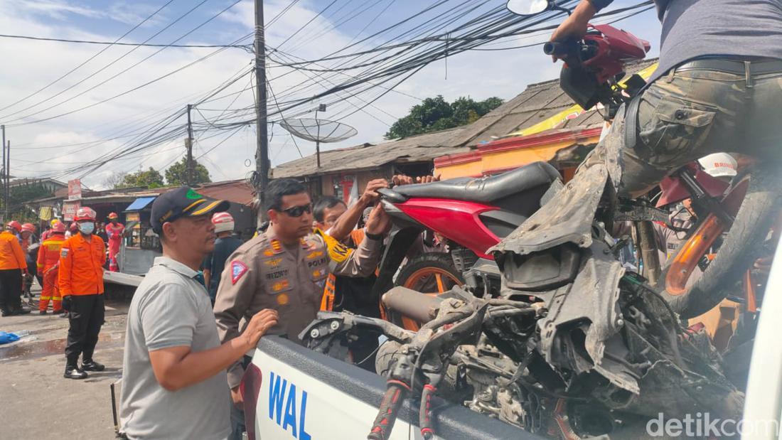 Kronologi Tabrakan Beruntun Truk Boks Vs 8 Kendaraan Di Puncak