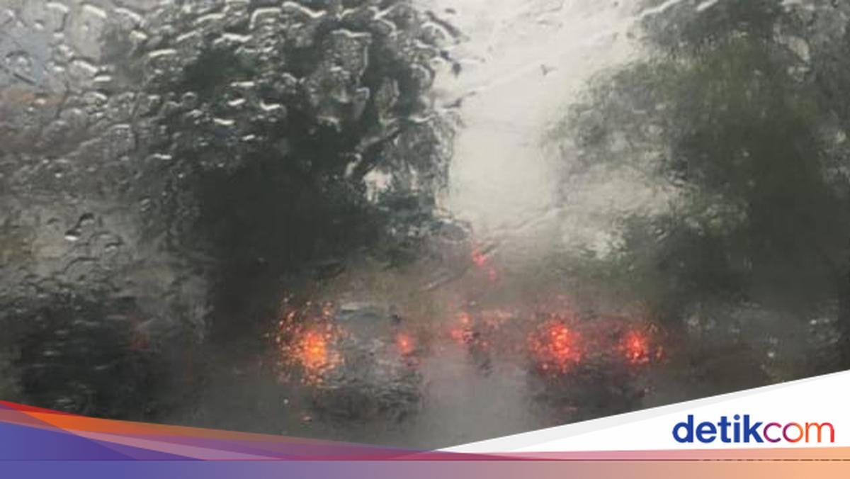 BMKG Ungkap Penyebab Surabaya Panas Terik Saat Siang-Malamnya Hujan
