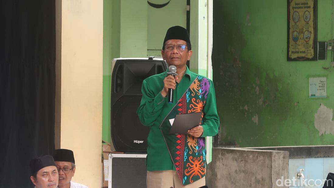 Jokowi Sebut Presiden-Menteri Boleh Memihak-Kampanye, Mahfud: Silakan Aja