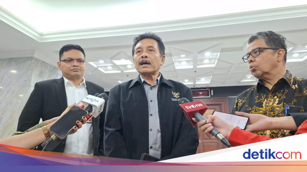 Ketua MKMK Tolak Buka Laporan Adies Kadir di DPR: Lebih Baik Berhentikan Saya