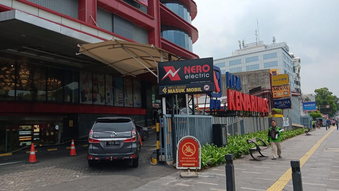 Mengintip Geliat Ekonomi Di Plaza Kenari Mas, Pusat Elektronik ...