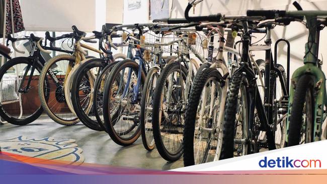 Bukan Bengkel Sepeda Biasa Ini Tempat Anak Muda Dulang Cuan Sambil Nongkrong
