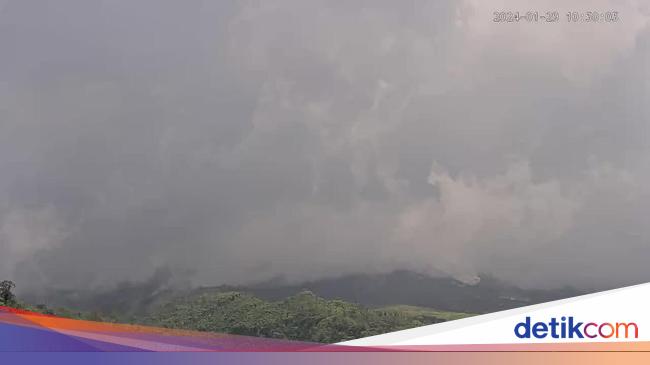Merapi Muntahkan Awan Panas ke Kali Bebeng, Jarak Luncur 1,5 Km