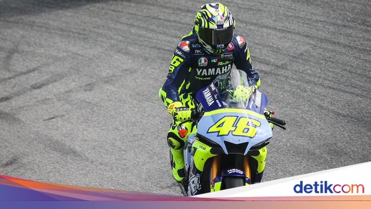 Valentino Rossi Geber Yamaha R1 di Lintasan
