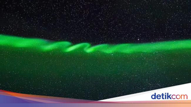 Rare Curly Aurora Phenomenon Captured in Iceland by Amateur Astronomer: What Causes This Rare Event?