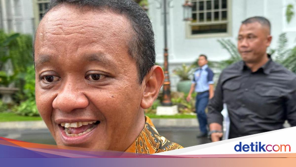 Porno jinsiy aloqa juda yosh ayol bilan eshak Jinsiy xotinlar erlari tomonidan filmga olinadi va sikiladi