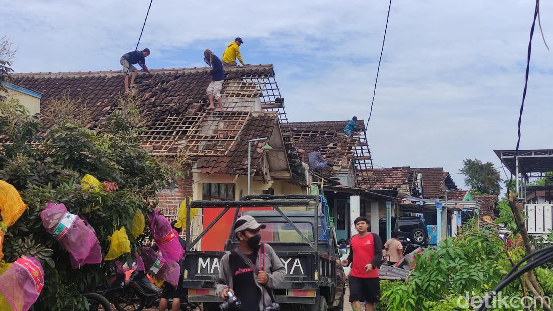 Ratusan Rumah Di 4 Kecamatan Sidoarjo Rusak Diterjang Angin Kencang