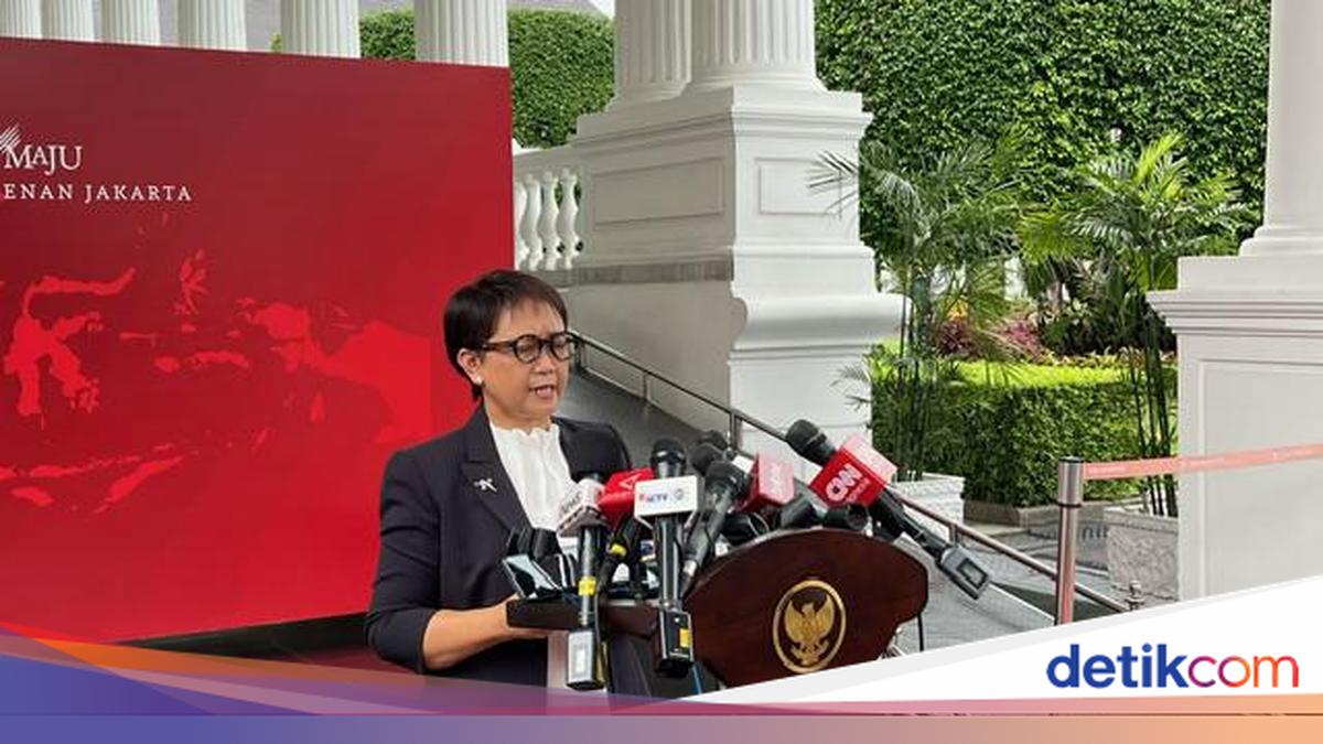 Menlu Retno Marsudi Terima Medali Emas Kemerdekaan Pers