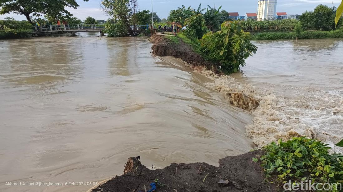 Tanggul Kali Plalangan Lamongan Jebol, Tambak Hingga Rumah Warga Kebanjiran