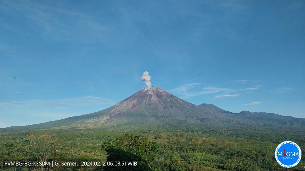 Gunung Semeru Kembali Erupsi, Semburkan Abu Vulkanik Setinggi 800 Meter