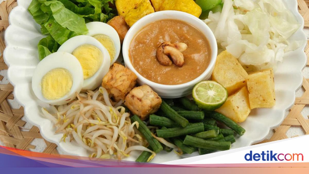 Resep Gado-Gado Siram yang Bumbu Kacangnya Halus dan Gurih