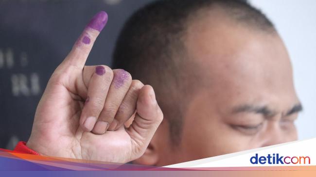 Semangat Rudini Mencoblos di Tengah Keterbatasan