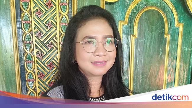 バニュワンギの立法候補者、撤回された舗装援助がボランティアによって資金提供されたことを認める