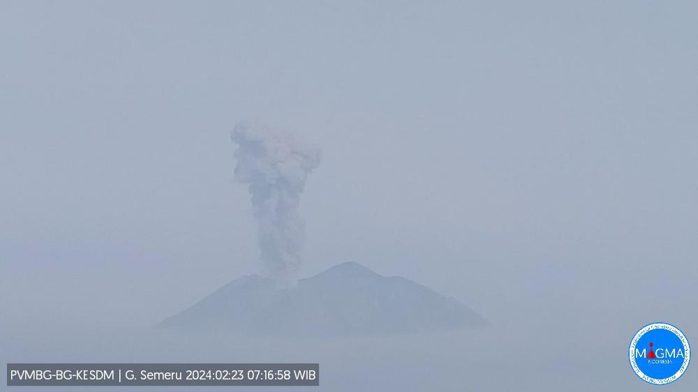 Gunung Semeru Erupsi 2 Kali Pagi Ini: Muntahkan Abu Vulkanik 400-1.000 ...