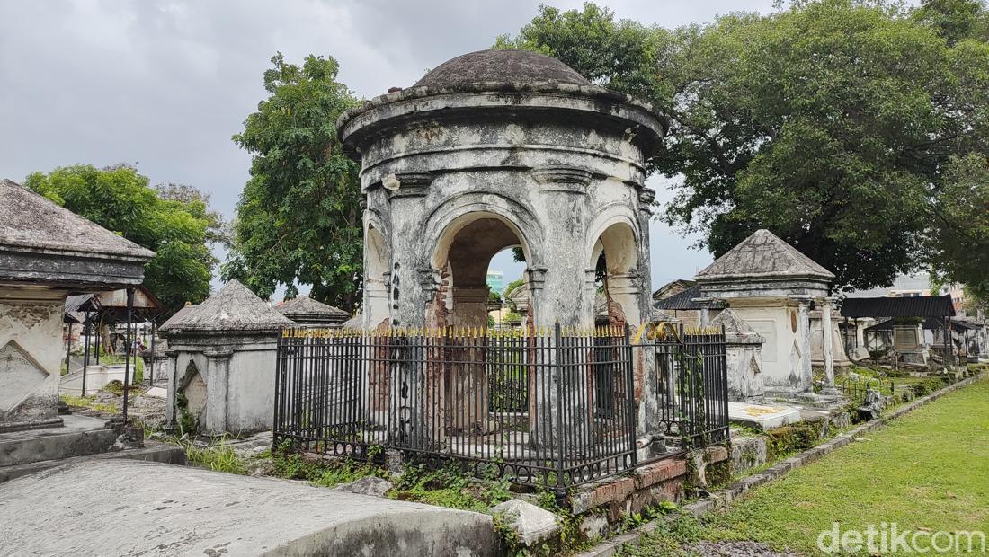 Menapak Jejak Sejarah Di Kampung Tua Peneleh Surabaya