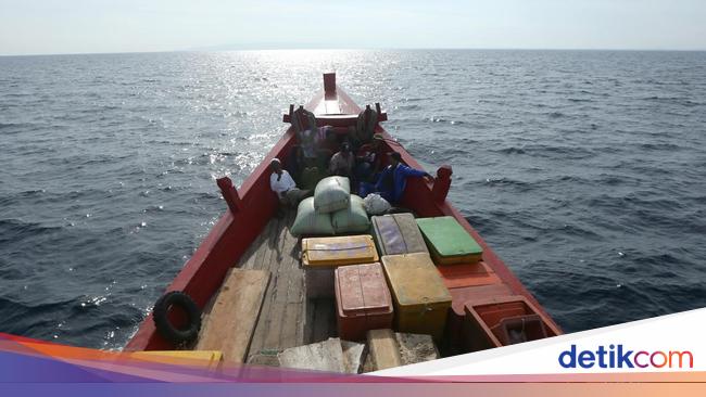 Kapal Kayu Jadi Transportasi Warga Pulau Terluar Pulo Aceh