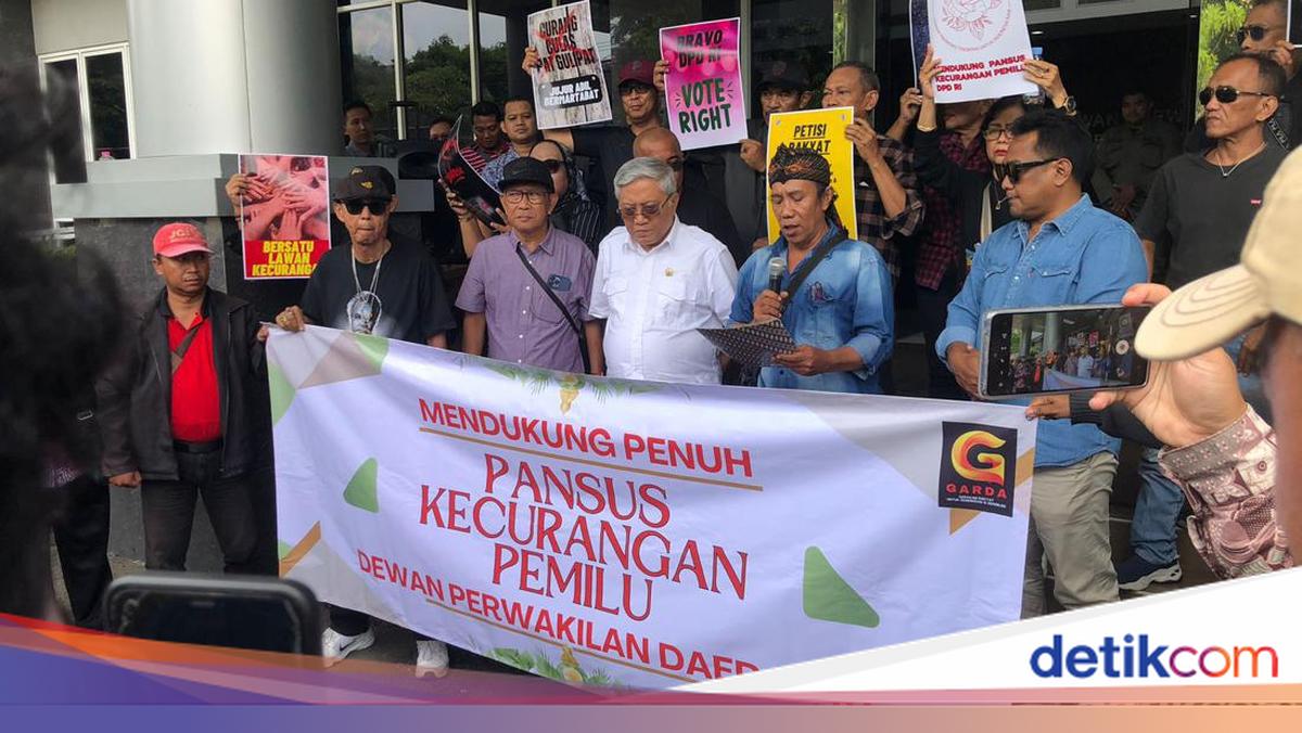 Sambangi Kantor DPD RI DIY, Massa Dukung Pembentukan Pansus-Hak Angket