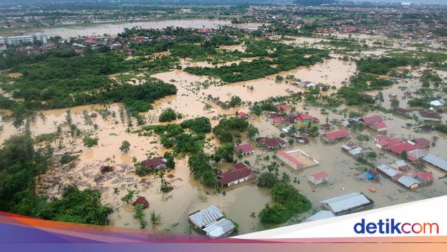 Foto Udara Banjir Di Kota Padang 9658