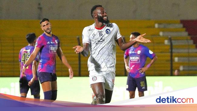 Liga 1 Rahasia Moncernya Charles Lokolingoy Diungkap Widodo C Putro