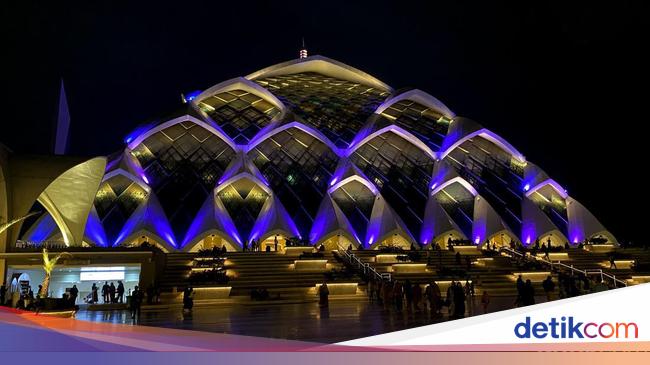 Di Balik Kemegahan Masjid Al Jabbar Tersimpan Utang Miliaran