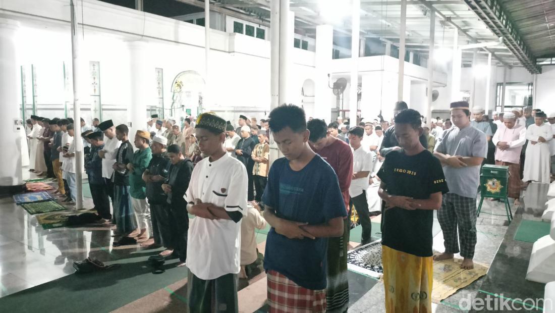 Bacaan Doa Setelah Salat Tarawih Dan Witir, Lengkap!