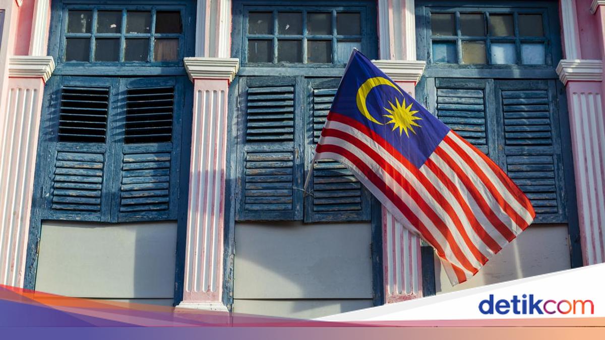 Malaysian Professor Fired Over "Malays Can Fly" Claims