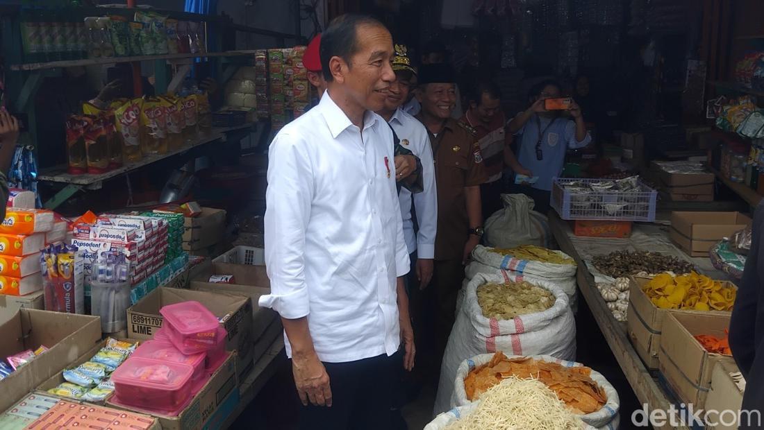 Blak-blakan Jokowi Soal Biang Kerok Harga Beras Tinggi & Janji Bansos ...