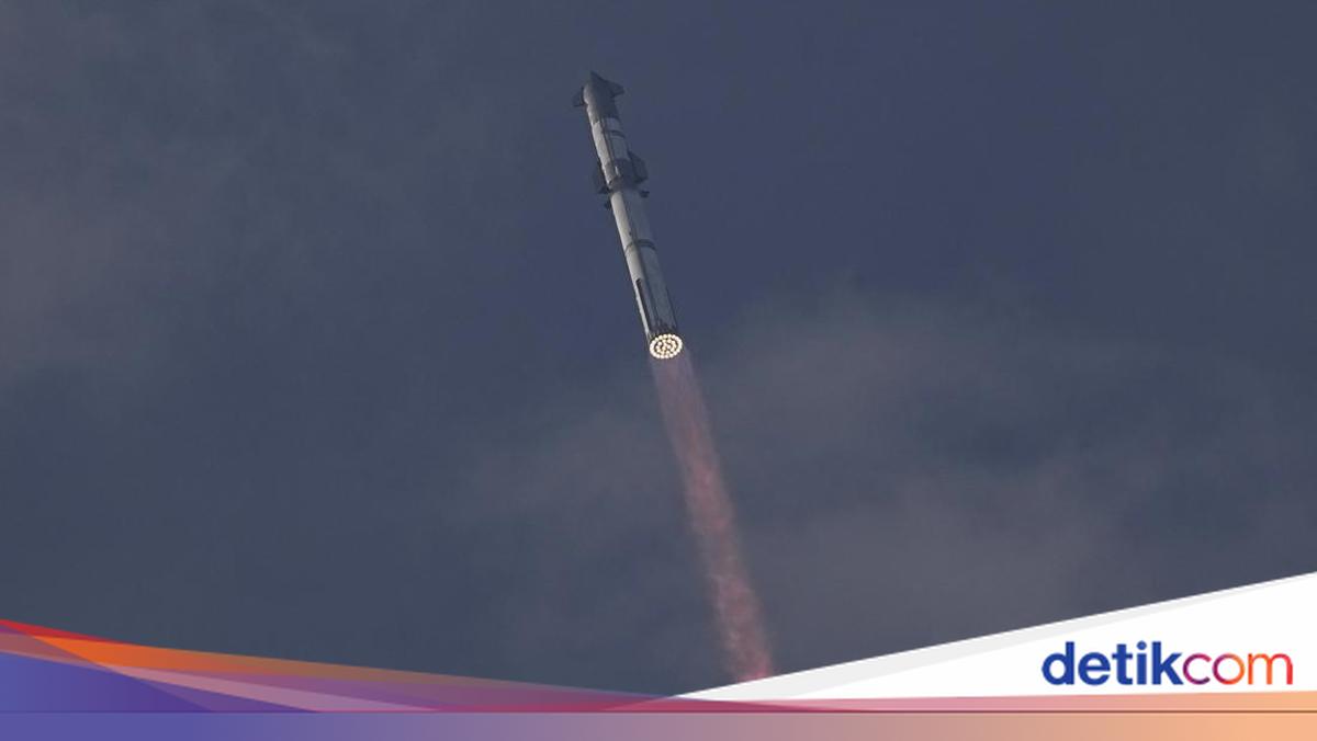 Roket Terbesar SpaceX Hilang di Langit Tapi Cetak Rekor Baru