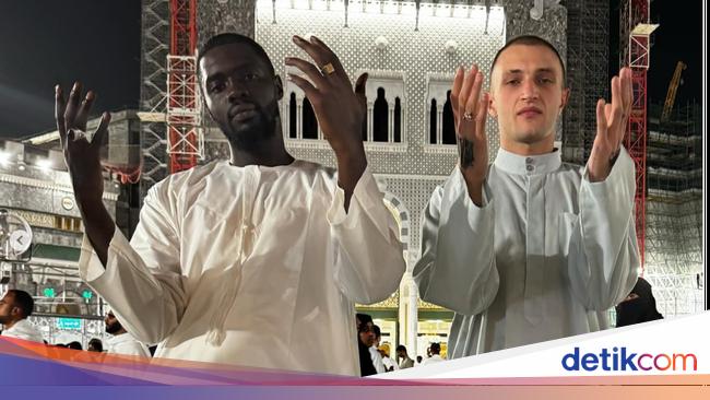 Foto Anwar Hadid Umrah Setelah Jadi Mualaf, Adik Gigi Hadid Kini Hijrah
