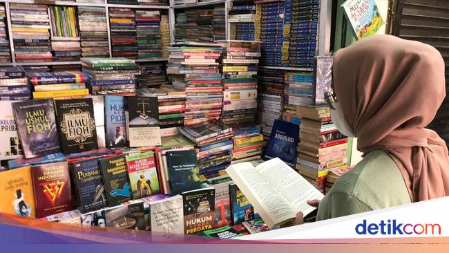 Serunya Ngabuburit Sambil Berburu Bacaan Bekas Di Pasar Buku Wilis Malang