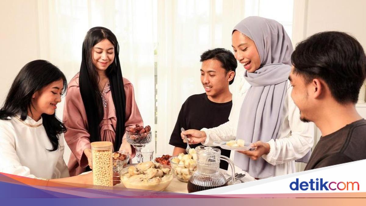 5 Contoh Undangan Bukber Via WA untuk Keluarga hingga Teman Kantor