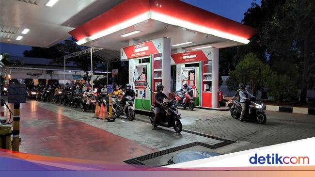 Accused of talking while working, customers attacked gas station workers in central Jakarta