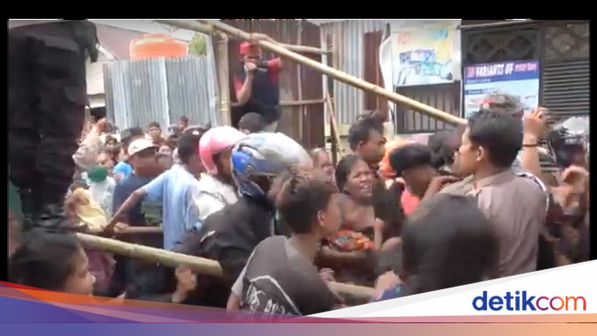 Viral Pembagian Zakat di Gresik Berujung Ricuh, Diduga karena Antrean