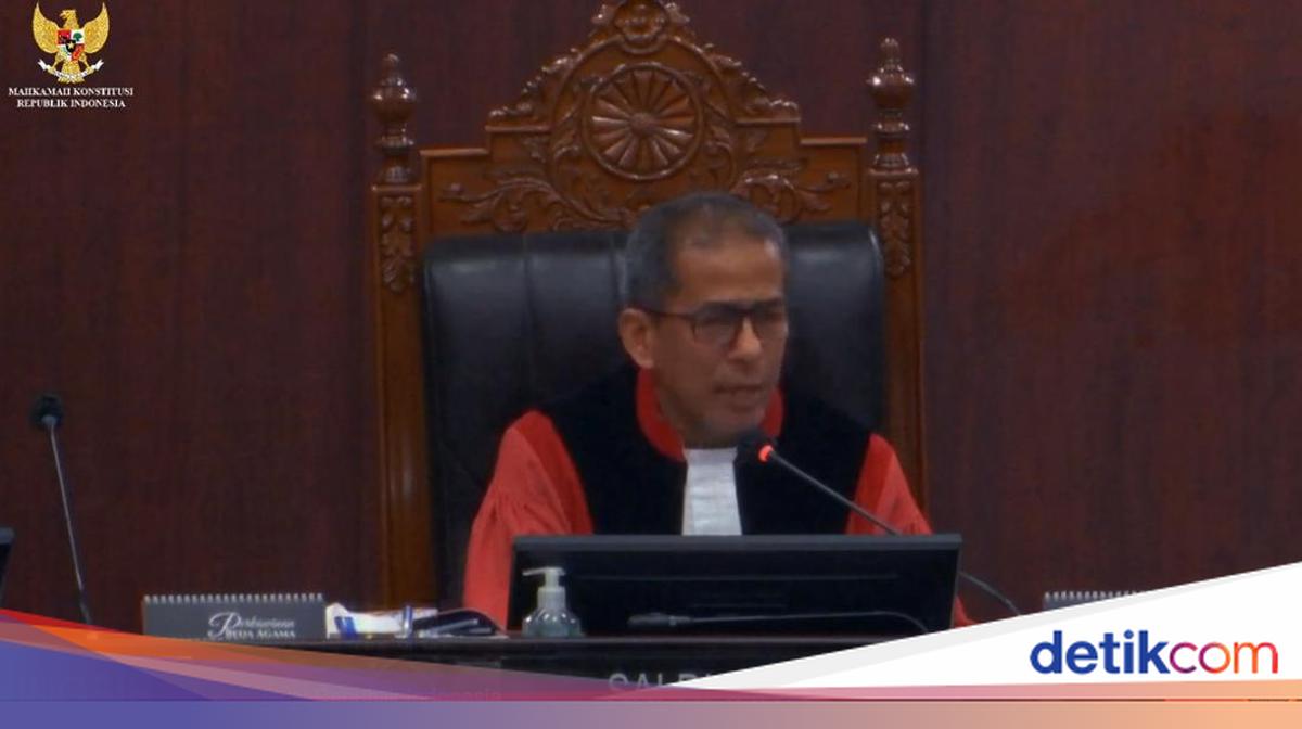 Hakim MK Singgung Pernyataan Kepala BNPB soal Bencana di Sumatera: Saya Sedih