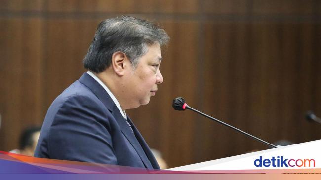 Airlangga Ungkap Sumber Anggaran Bansos Yang Dibagikan Jokowi