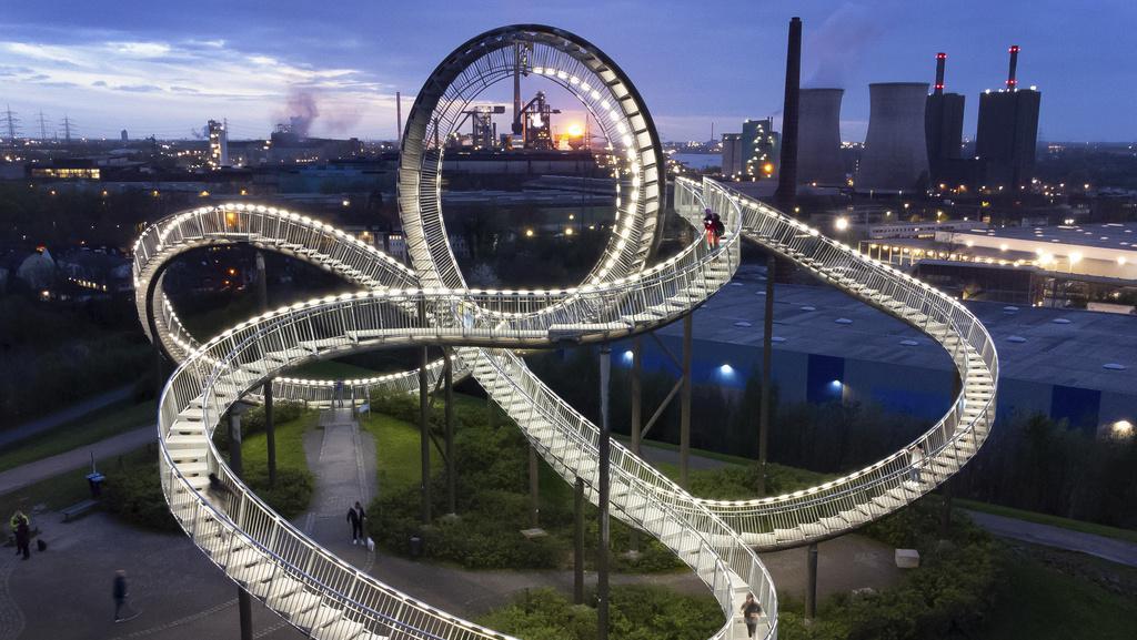 Sensasi Jalan Kaki Di Jalur Roller Coaster, Berani Coba?