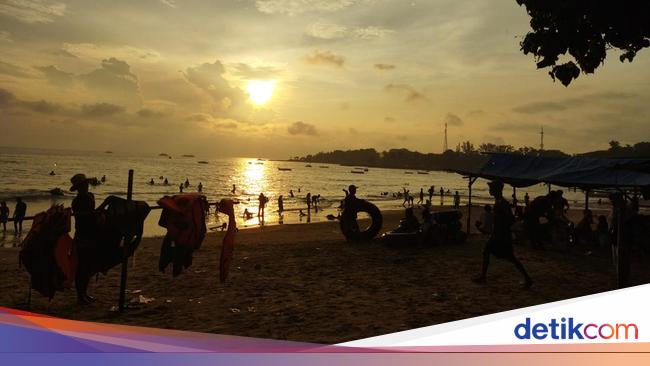 5 Wisatawan Terseret Ombak di Pantai Carita Pandeglang, 1 Orang Hilang