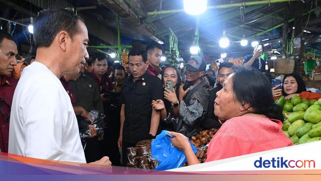 Jokowi goes shopping at Berastagi fruit market, traders are happy and moved